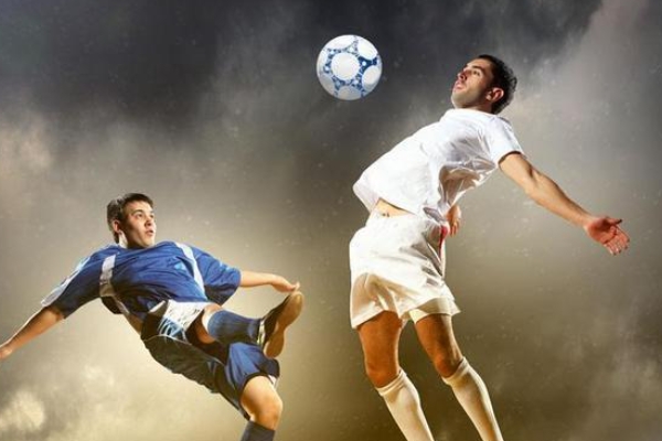 為什么足球球員的薪資都很高？