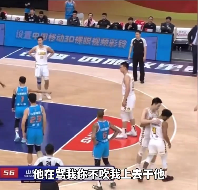 被庫(kù)克罵毛了？高詩(shī)巖對(duì)裁判說(shuō)：他再罵我你不吹，我就上去干他?。ǜ咴?shī)巖對(duì)新疆）